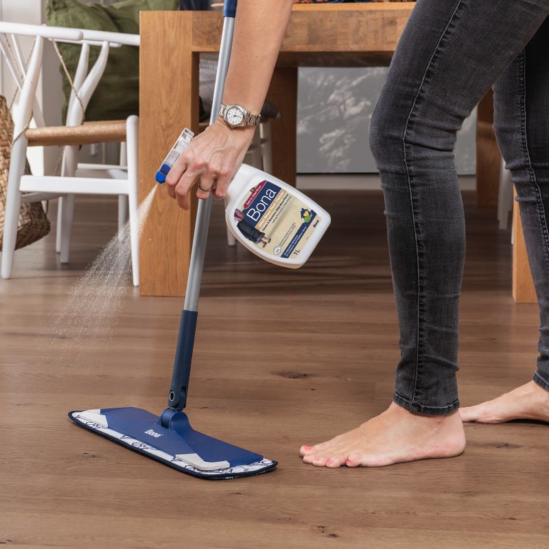 Bona Oiled Wood Floor Cleaner Liquid, Wooden Floor Cleaner, for Oiled Wood Floors, 1 Litre Spray Bottle